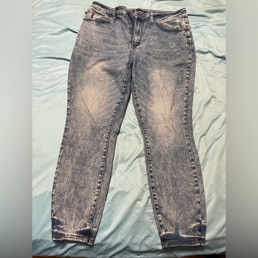 Judy Blue 16W Acid wash skinny jeans